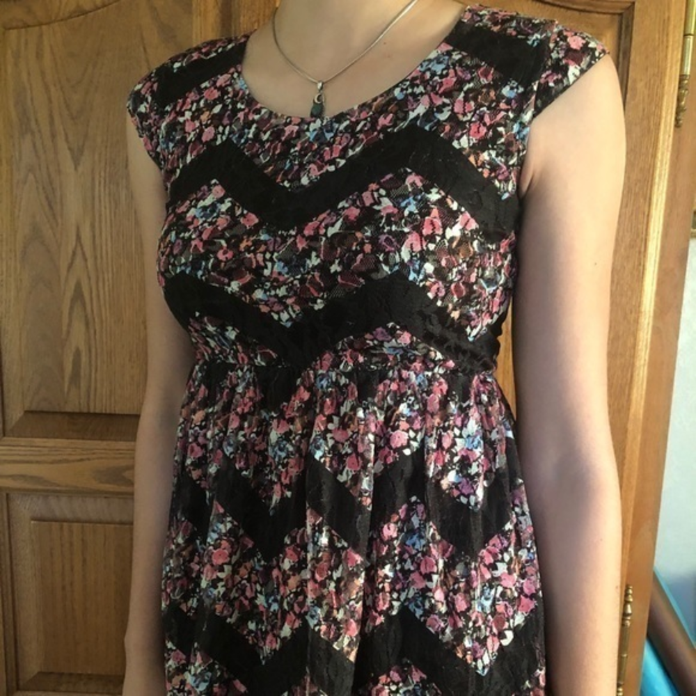 Fit and flare Girls dress - Picture 1 of 4